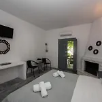 Ξενοδοχείο με διαμερίσματα Ostria & 4*