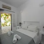 Ξενοδοχείο με διαμερίσματα Ostria &