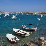 Ostria & Ξενοδοχείο με διαμερίσματα 4*