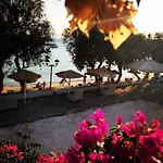 Ostria & Ξενοδοχείο με διαμερίσματα
