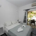Ξενοδοχείο με διαμερίσματα Ostria & 4*