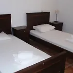 Ξενοδοχείο με διαμερίσματα Ostria & 4*