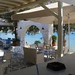 Ξενοδοχείο με διαμερίσματα Ostria & Αλυκή