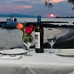 Ostria & Ξενοδοχείο με διαμερίσματα