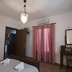 Ξενοδοχείο με διαμερίσματα Ostria & 4*