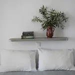 Ostria & Ξενοδοχείο με διαμερίσματα 4*