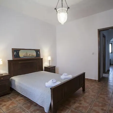 Ostria & 4* Alikí
